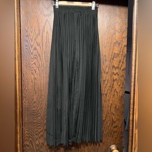 Black pleated pants
